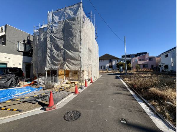 開発分譲地のため前面道路も広く街並みも綺麗です、