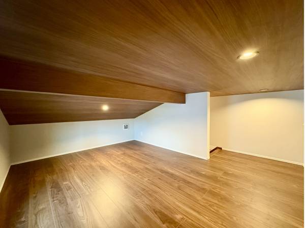 ロフトスペースは収納にもお子様の遊び場としても活躍