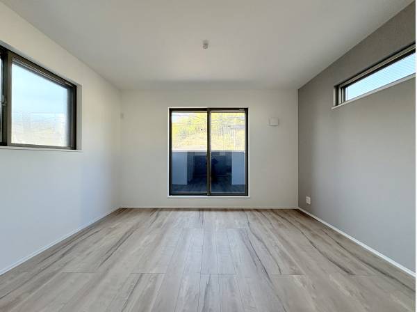 2階リビング角窓から光を取り入れ明るい設計