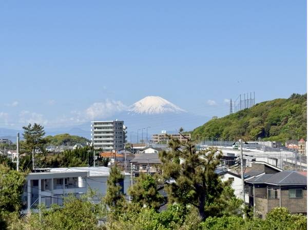 ルーフバルコニーからは富士山を眺めます。