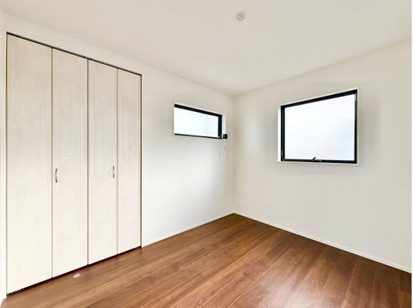 各居室には収納を完備しています。