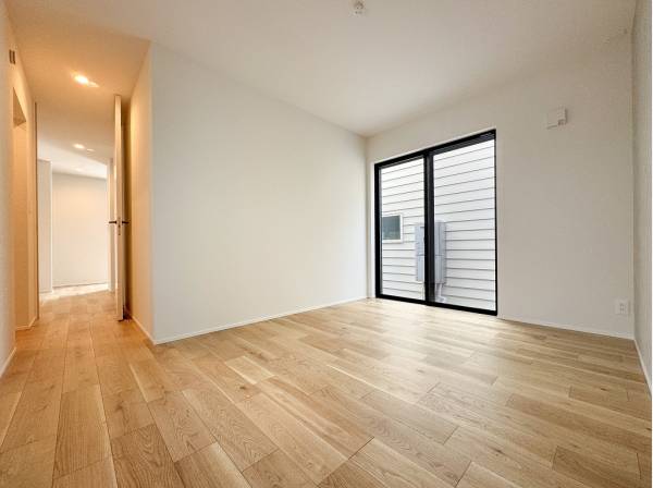 約7帖のサービスルームは居室としても十分使えそうな広さがあります