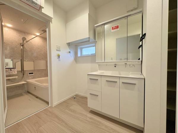 洗面スペースも収納が豊富です！