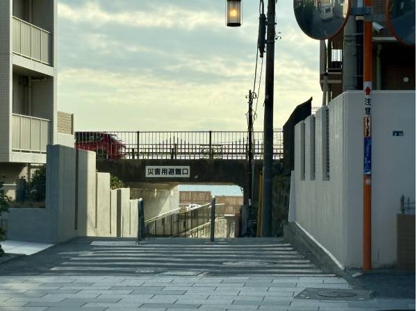 海まで徒歩1分。逗子駅徒歩11分