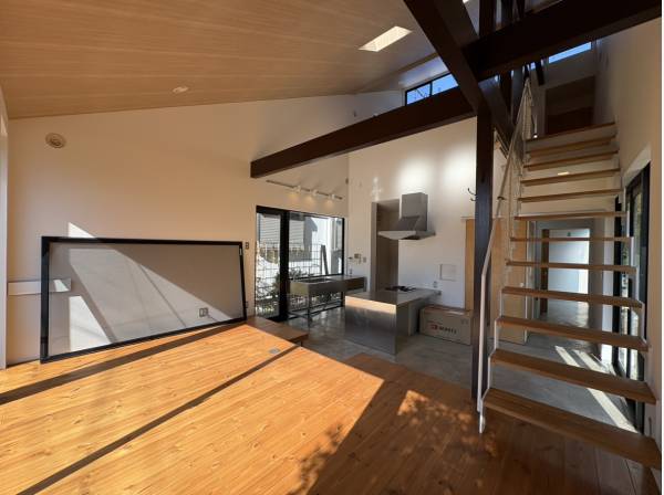 天井も高く、スケルトンの階段がまたオシャレ♪