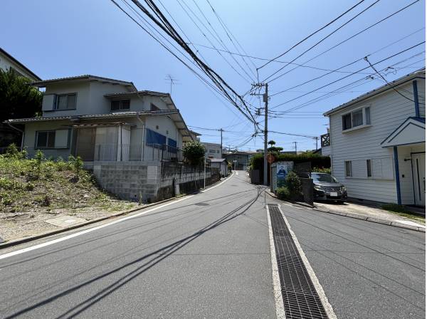 葉山の中でも広めの道路に面し、大きな車をお持ちの方にもオススメ