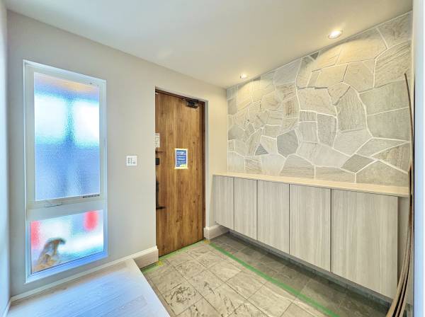 広く、明るい玄関