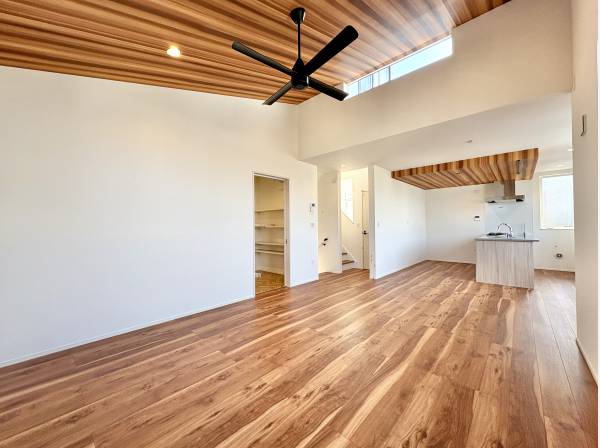 天井高で開放的なLDK