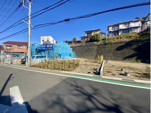 前面道路は約6mあります