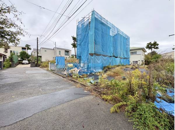 通り抜けができないため住民以外の通行が少なく、落ち着いた住環境です