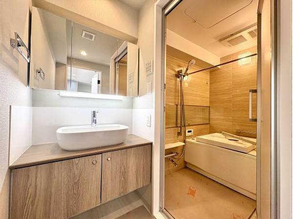 パウダールームです。造作の洗面台