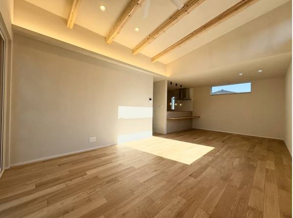 木のぬくもりに包まれた心落ち着く室内空間