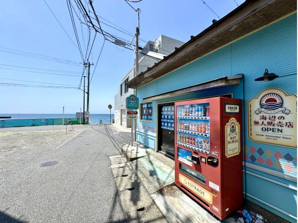 雰囲気の良い細道を歩きすぐ海へ到着