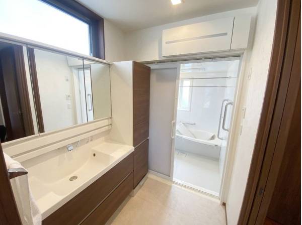 毎日使う場所だから、機能的で使いやすさに配慮したパウダールーム