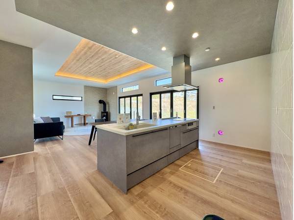 間接照明とデザイン性の高い設計が、清潔感あふれる心地よさを生み出します