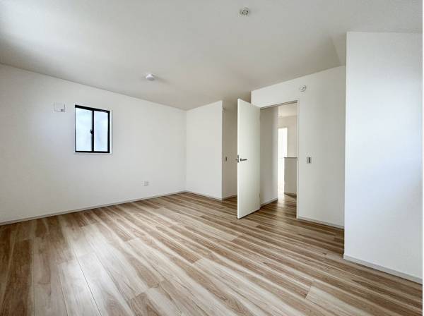 約10.1帖の洋室。仕切対応可