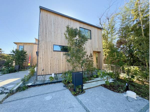 屋久島の地杉を用いた外観の住宅です