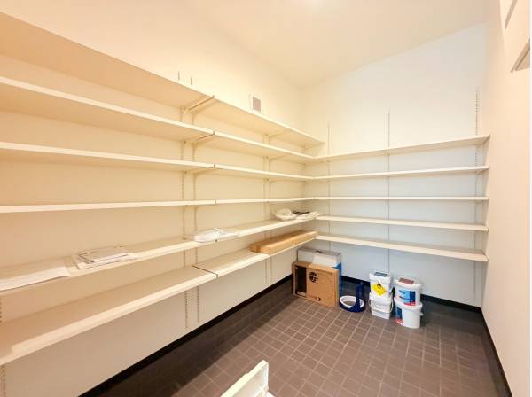 SICはご覧の大容量！アウトドア用品も収納できそうですね！