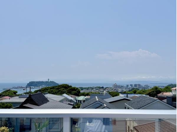 七里ガ浜の海と江ノ島を一望する、我が家だけの絶景特等席