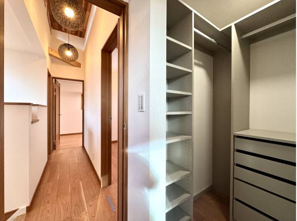 各種収納を豊富に完備しており実用性も良し