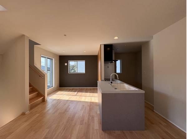 本桜無垢材を使用したフローリング