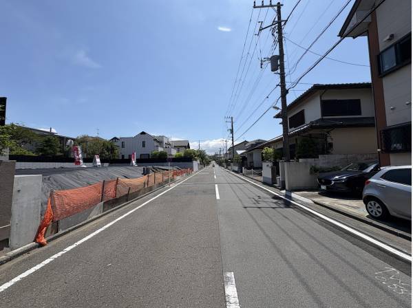 前面道路も広々