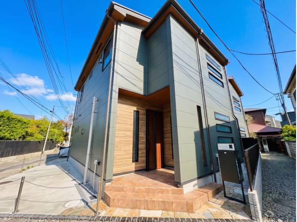 角地で駅から徒歩1分のため、集客には困りません。