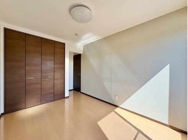 各居室には収納力のあるクローゼットを完備しております