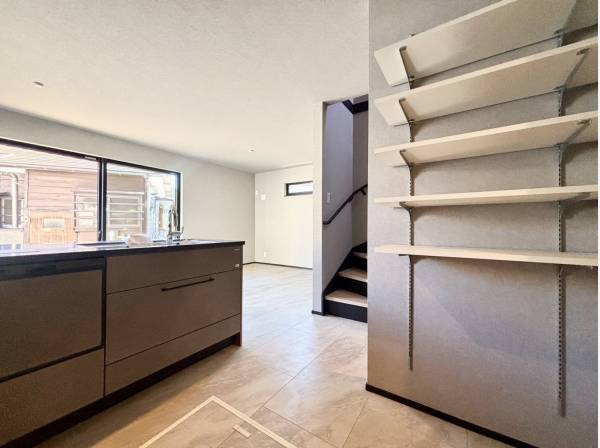 収納豊富なキッチンスペース