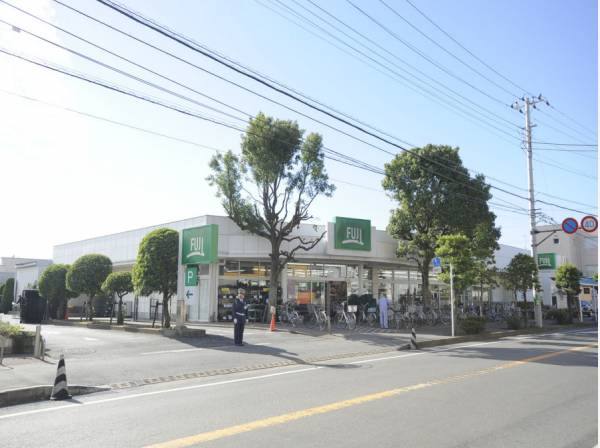 FUJI松が丘店 徒歩2分(約150m)