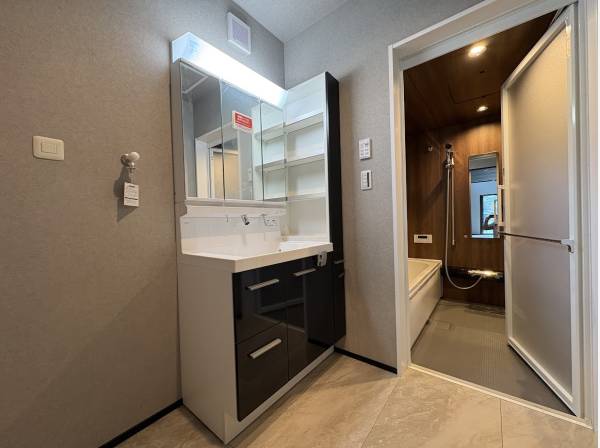 サニタリールーム、バスルーム