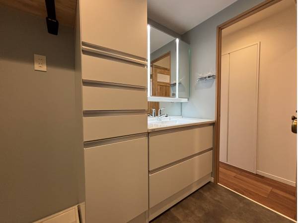 収納も充実しております