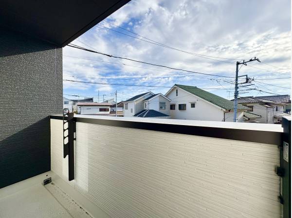 急な雨の日にも安心のインナーバルコニーとなります