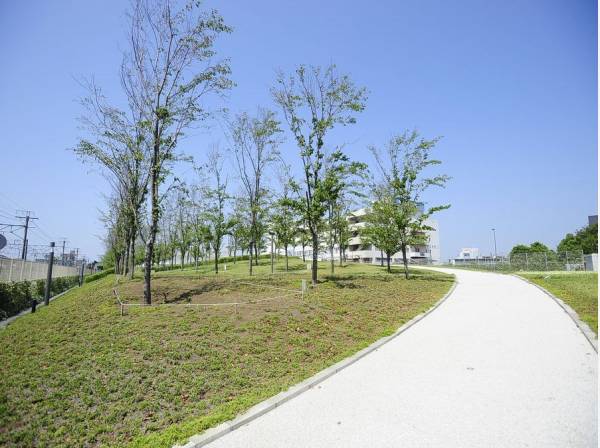 茅ヶ崎さくら広場まで徒歩6分（約450m）