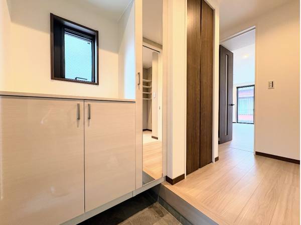 ゆとりある玄関スペース