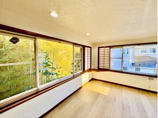 あえて大きな窓を採用し、緑を取り入れています