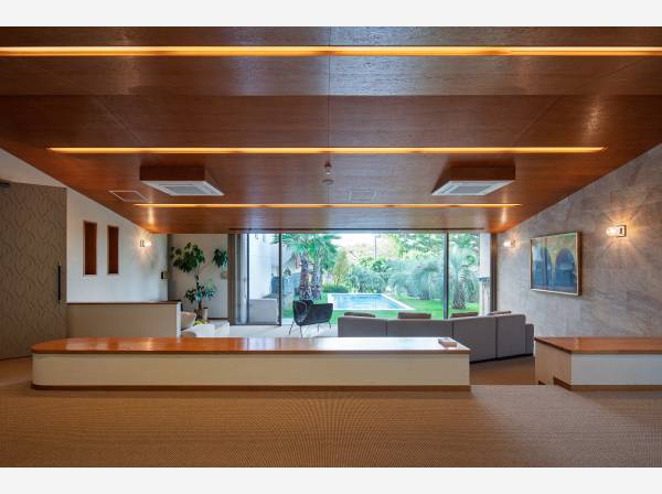 まるでホテルのようなエントランスホール