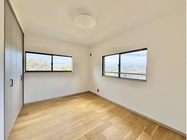 2面採光で陽光がお部屋の全体に届きます