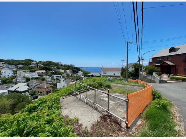 建築条件無しの売地です。