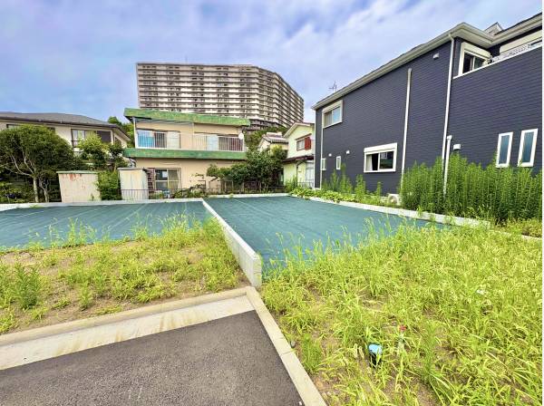 南面道路で遮蔽物もなく日当たり良好。洗濯物がカラッと乾きそうです！