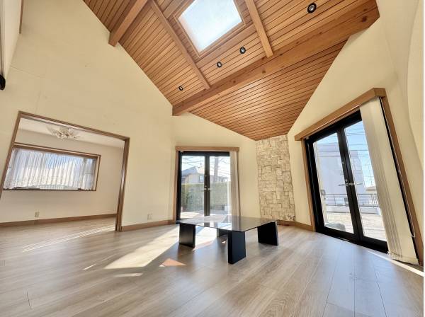 約19帖のリビングは吹き抜けの大空間！