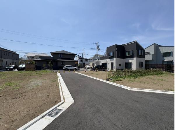 綺麗な道路が新設された開発分譲地