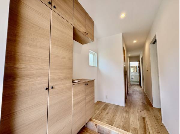 玄関の収納スペースもタップリ