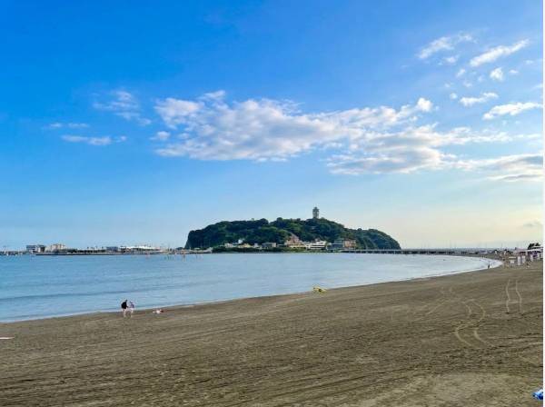 腰越海水浴場まで徒歩2分　約160ｍ