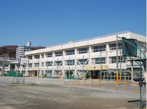 大楠小学校まで徒歩約６分（約４８０M）