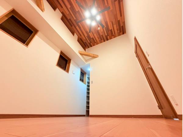 天井も高くて高級感あり