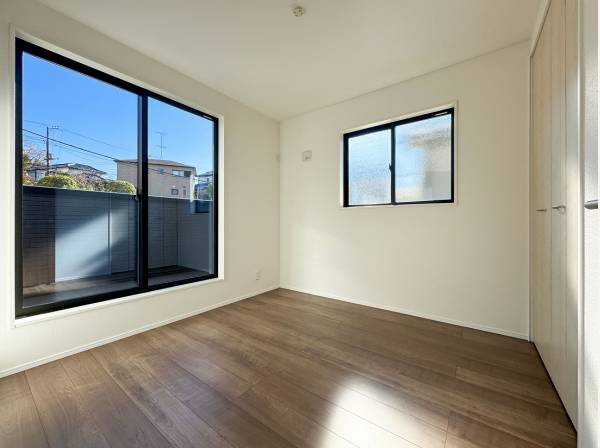 全室二面採光で明るい居室空間です