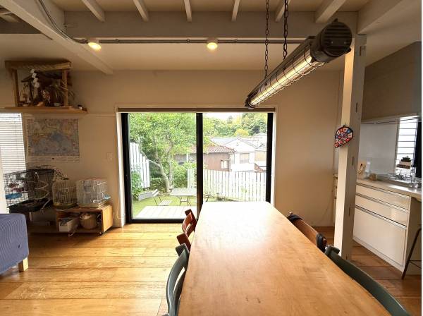 住宅の木材は陽光に照らされることでより一層温かみが増します