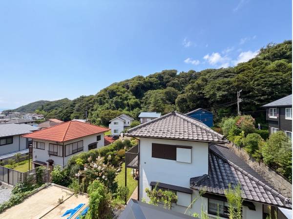 緑を望める葉山らしい眺望も魅力的です