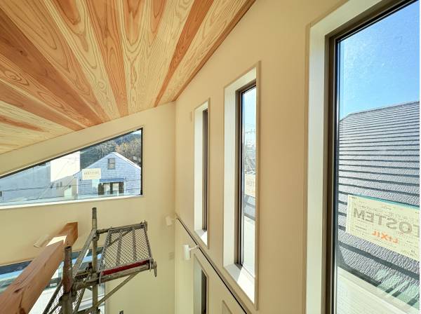 採光窓のとれた明るい室内